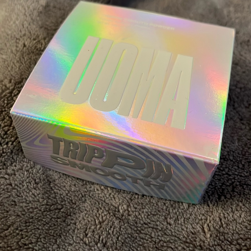 UOMA Translucent Trippin Smooth Setting Powder BNIB 👛